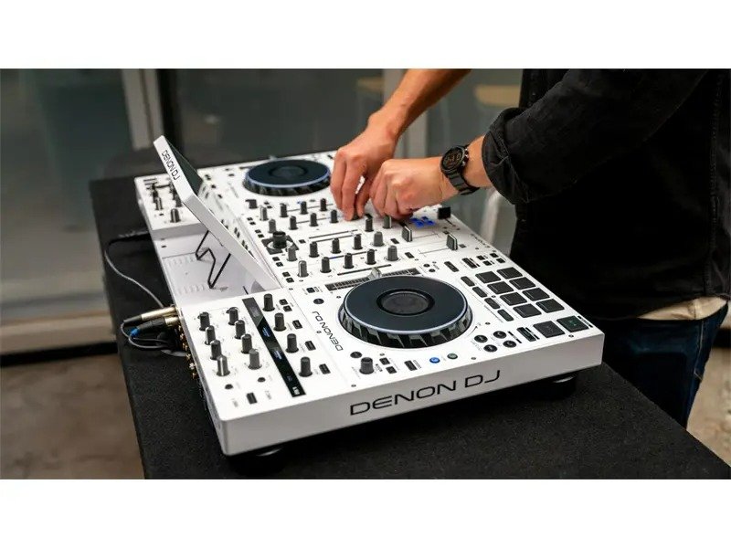 DENON DJ PRIME 4+ WHITE - 4-Deck Standalone DJ Controller in Special Edition WHITE FINISH – Bild 6